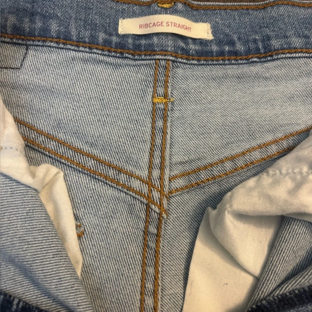 Levi's Ribcage Straight Leg Button Fly High Rise 24W Great Condition! - Picture 13 of 13
